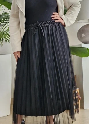 Jupe noire, merk: C'Mélodie, staat: Nieuw met prijskaartje, maat: 4XL / 48 / 20, € 29,00, € 31,15 inclusief Kopersbescherming Pro