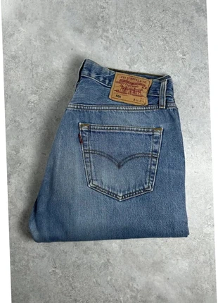 710. Jean Levi’s 501 regular fit jambe droite iconique bleu brut W34/L34 - FR44, marque: Levi's, état: Très bon état, taille: W34 | FR 44, 25,00 €, 26,95 € Protection acheteurs (Pro) incluse