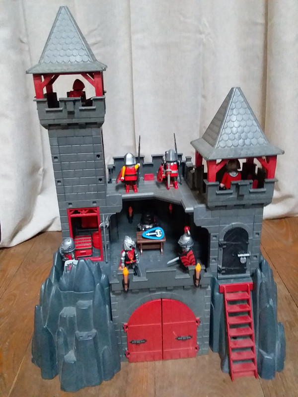 Château playmobil Dragon rouge