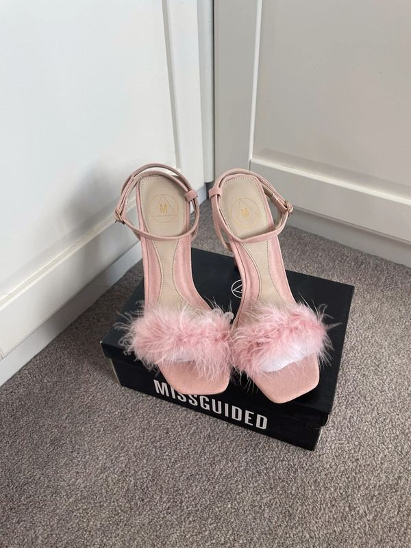 Pink hot sale feather shoes