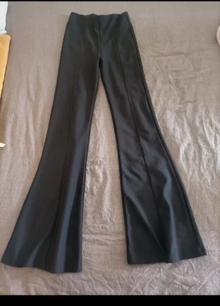 Pantalon noir, marque: Bershka, état: Très bon état, taille: XS / 34 / 6, 7,00 €, 8,05 € Protection acheteurs incluse