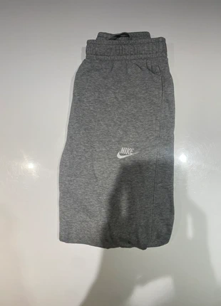 Bas survêtement nike gris, merk: Nike, staat: Heel goed, maat: S, € 15,00, € 16,45 inclusief Kopersbescherming
