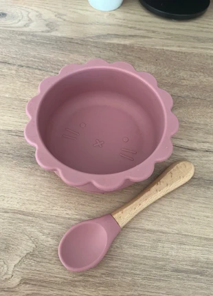 Bol et cuillère silicone, marque: Vertbaudet, état: Très bon état, taille: Taille unique, 5,00 €, 5,95 € Protection acheteurs incluse