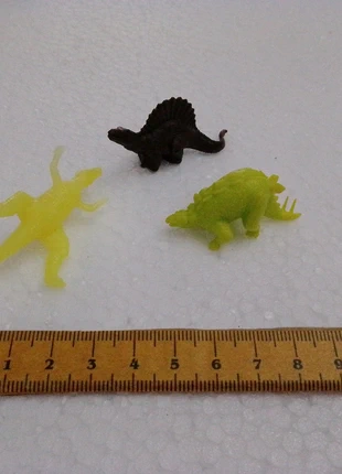 Set 3 mini dinosauri sorpresine anni 90, zustand: Sehr gut, größe: Einheitsgröße, 4,00 €, 4,90 € inklusive Vinted-Käuferschutz