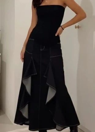 Jupe noire asymétrique à volants contrastés taille M, marque: phenomeca, état: Très bon état, taille: M / 38 / 10, 62,90 €, 66,75 € Protection acheteurs incluse