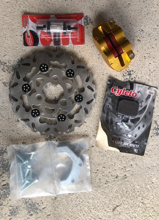 Lot accessoires moto, zustand: Sehr gut, 100,00 €, 105,70 € inklusive Vinted-Käuferschutz