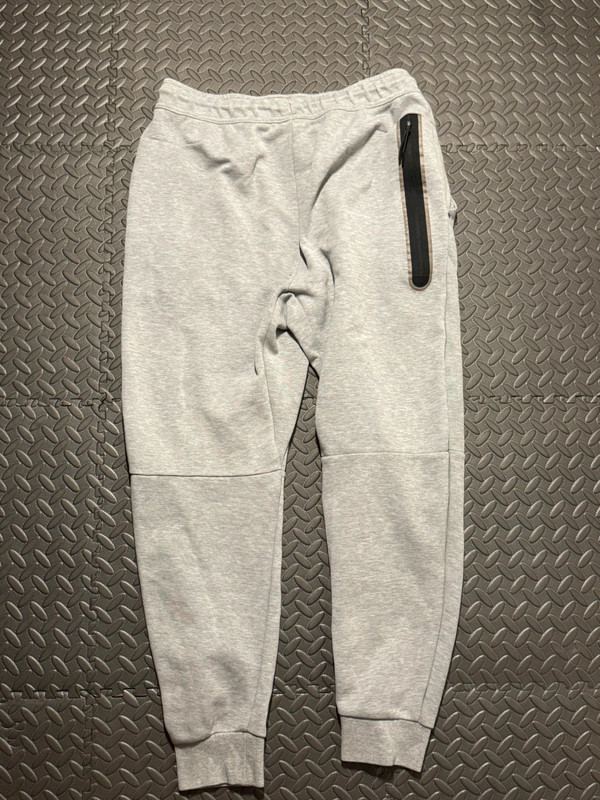 Spodnie dresowe Nike tech fleece w rozmiarze M 2
