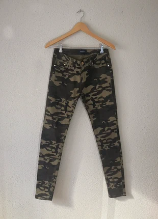 Pantalones camuflaje, marque: Local, état: Très bon état, taille: L / 40 / 12, 4,00 €, 4,90 € Protection acheteurs incluse
