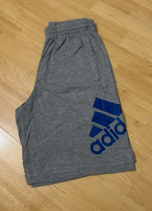 Short gris Adidas - logo imprimé - Taille S, marke: adidas, zustand: Sehr gut, größe: S, 15,00 €, 16,45 € inklusive Vinted-Käuferschutz
