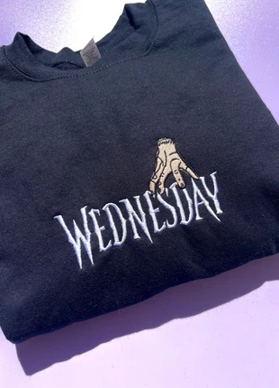 Sweat-shirt brodé Mercredi Addams 🎃👻, zustand: Neu, größe: M / 38 / 10, 45,00 €, 47,95 € beinhaltet Vinted-Käuferschutz Pro
