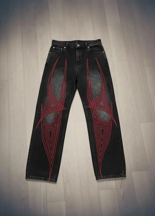 Vintage Jean Baggy Noir Délavé Imprimé Tribal Rouge, marque: Vintage Dressing, état: Très bon état, taille: M, 64,90 €, 68,85 € Protection acheteurs incluse