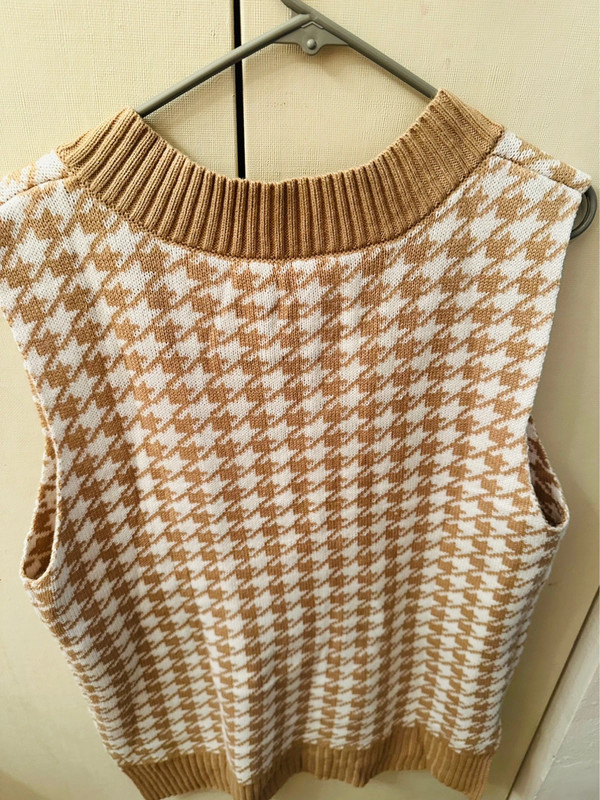 Women’s Oversized V Neck Knit 2