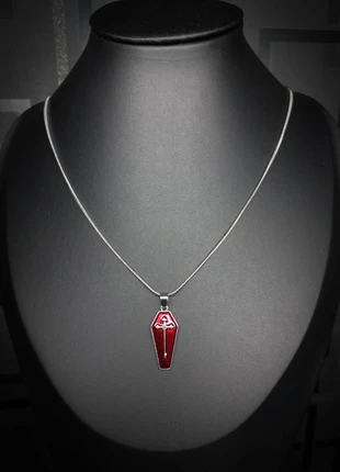 🩸 Collier Cercueil Rouge, marque: Alternative, état: Très bon état, 6,50 €, 7,53 € Protection acheteurs (Pro) incluse