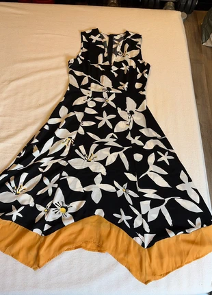 Robe fleurie Sweet Miss – taille S – coupe évasée & bas asymétrique, brand: Sweet Miss, condizioni: Ottime, taglia: S / IT 40 / EU 36, €23.00, €24.85 include la Protezione acquisti