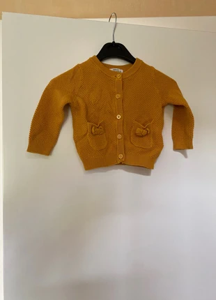 Truitje met knopen en strikjes, marca: Cuddles & Smiles, estado: Muito bom, tamanho: 6-9 meses / 68 cm, €2.00, €2.80 inclui Proteção do Comprador
