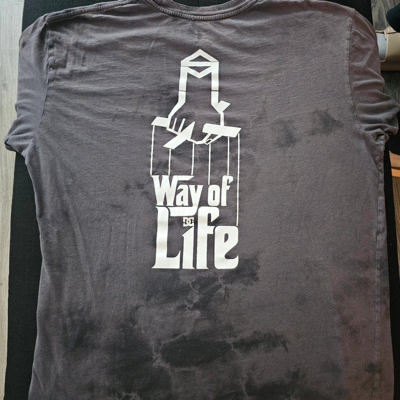 DC Way Of Life. Tshirt size Large. 1