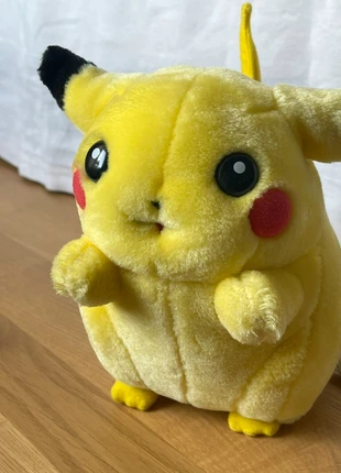 Peluche Pikatchu interactif en excellent etat, marke: Nintendo, zustand: Sehr gut, größe: Einheitsgröße, 30,00 €, 32,20 € inklusive Vinted-Käuferschutz