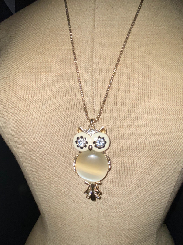 28” goldtone metal chain hanging large owl pendant opaque clear rhinestone off white 3