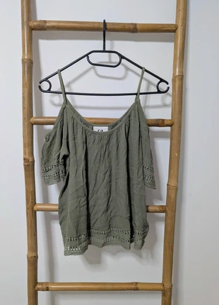 🌸 Femme 🌸 Haut C&A kaki – Épaules dénudées – Taille 38, marca: C&A, estado: Muito bom, tamanho: M / 38 / 10, €6.00, €7.00 inclui Proteção do Comprador