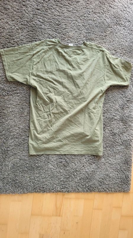 Grünes Basic T-shirt 2