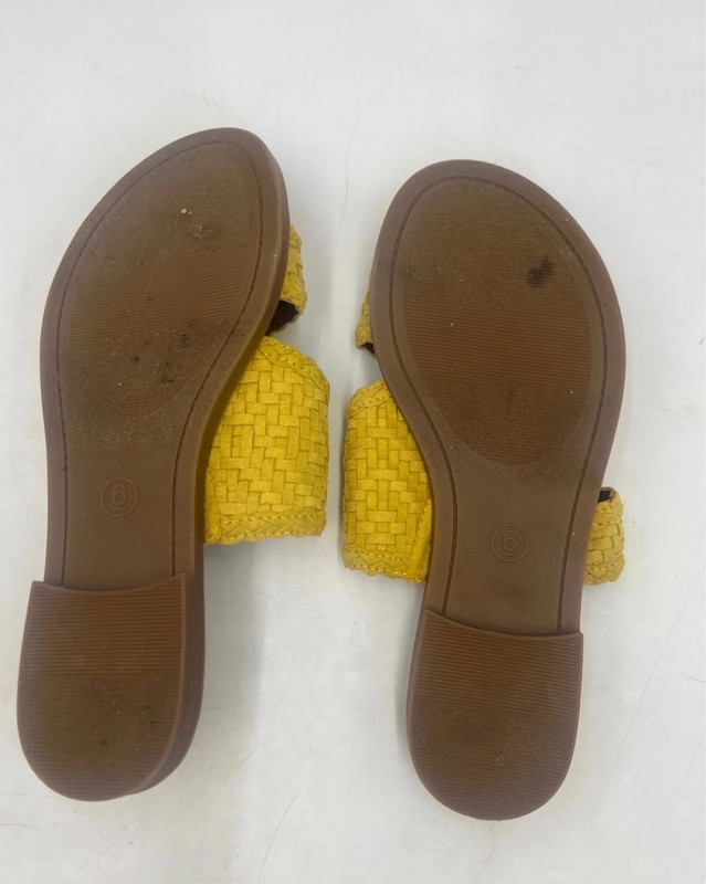 Women’s mustard yellow and tan sandals size 6 4