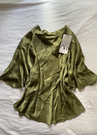 ZARA Green Satin Top - Chic and Stylish| New with Tags, marca: Zara, estado: Novo com etiquetas, tamanho: XS / 34 / 6, €25.00, €26.95 inclui Proteção do Comprador