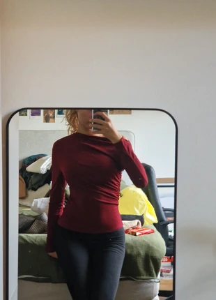 Red one shoulder top, marke: H&M, zustand: Sehr gut, größe: S / 36 / 8, 10,00 €, 11,20 € inklusive Vinted-Käuferschutz