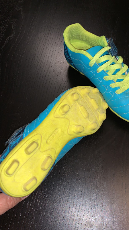 Chaussures de foot Decathlon taille 30 Vinted