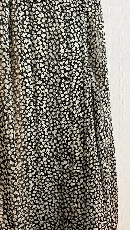 Blouse à fleurs verte blanche et noire 2