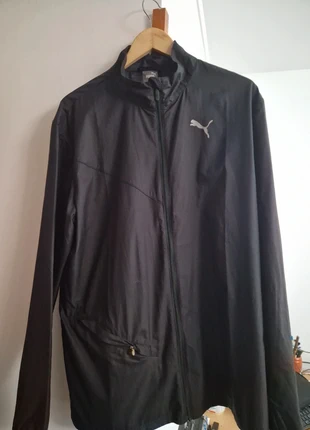 Corta vento da PUMA de cor preta tamanho L com pequenas notas reflectoras, marca: Puma, estado: Muito bom, €8.00, €9.10 inclui Proteção do Comprador