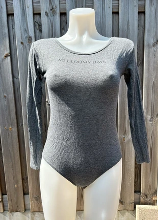 Mango Body Maat M Grijs Tekst Lange Mouwen , marque: Mango, état: Très bon état, taille: M / 38 / 10, 9,00 €, 10,15 € Protection acheteurs (Pro) incluse