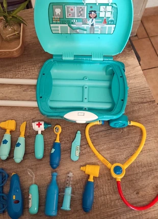 Vends petite valise Docteur et Dentiste, marke: Action, zustand: Zufriedenstellend, größe: 4 Jahre / 104, 3,00 €, 3,85 € inklusive Vinted-Käuferschutz
