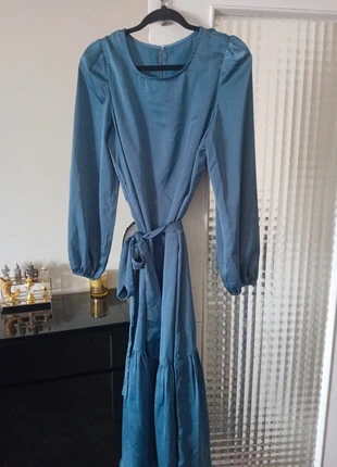 Robe longue satinée manches longues avec ceinture 36, marque: Shein, état: Très bon état, taille: S / 36 / 8, 10,00 €, 11,20 € Protection acheteurs incluse