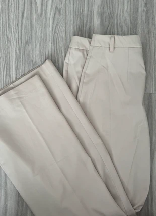 Pantalones beige Stradivarius / Beige pants from Stradivarius, marca: Stradivarius, estado: Nuevo sin etiquetas, tamaño: S / 36 / 8, 17,00 €, 18,55 € Protección al comprador incluida