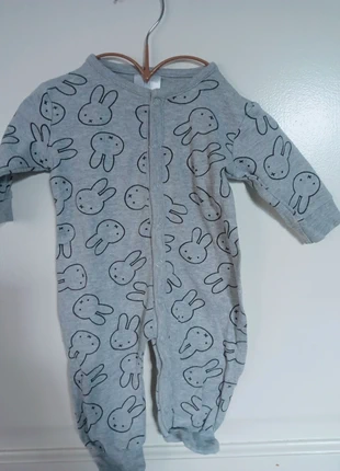 Pyjama miffy, marque: Miffy, état: Bon état, taille: 1-3 mois / 56 cm, 2,00 €, 2,80 € Protection acheteurs incluse