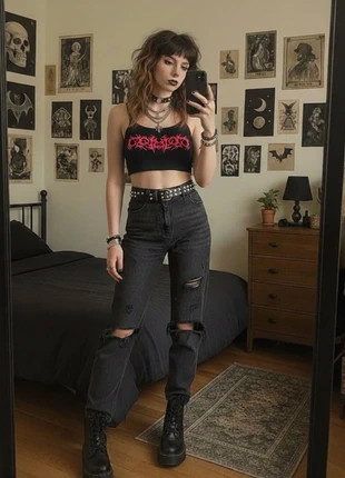 Black Graphic Crop Top, brand: Boutique indépendante, condition: Very good, size: M / 38 / 10, €12.00, €13.30 includes Buyer Protection