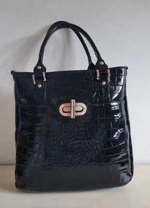 Bellissima borsa in vernice nera. Misure compresi i manici 52 cm di altezza e 32 cm di larghezza, marque: Made In Italy, état: Neuf sans étiquette, 15,00 €, 16,45 € Protection acheteurs incluse