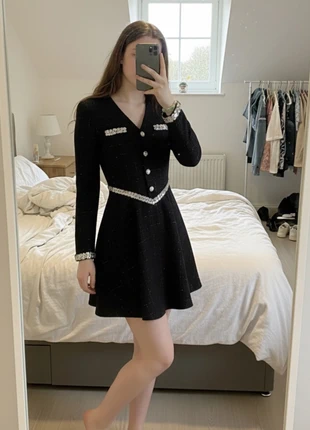 🖤 Robe noire en tweed à boutons perlés et détails argentés (pailettes), marque: Atelier Eliora, état: Très bon état, taille: S / 36 / 8, 58,90 €, 62,55 € Protection acheteurs (Pro) incluse