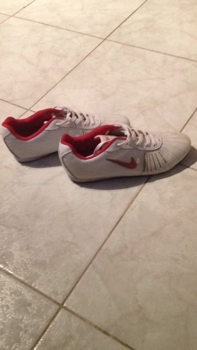 Chaussure nike rose et blanche 1