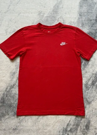 t-shirt nike tee rouge logo brodé taille xs, marca: Nike, estado: Muito bom, tamanho: XS, €15.00, €16.45 inclui Proteção do Comprador Pro