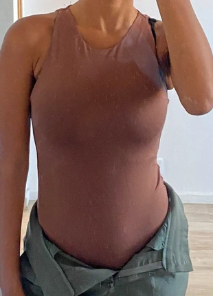 Body marron chocolat - Débardeur moulant satiné, marque: Stradivarius, état: Très bon état, taille: M / 38 / 10, 4,00 €, 4,90 € Protection acheteurs incluse