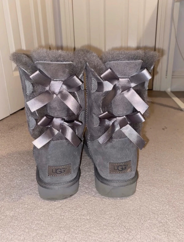 Ugg boots grey with on sale bows