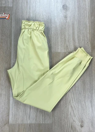 Pantalon Lululemon jaune – Taille 0, marque: Lululemon, état: Satisfaisant, taille: XXS / 32 / 4, 5,00 €, 5,95 € Protection acheteurs (Pro) incluse