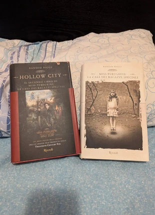 Miss Peregrine - La casa dei ragazzi speciali primo e secondo libro, staat: Heel goed, € 8,00, € 9,10 inclusief Kopersbescherming