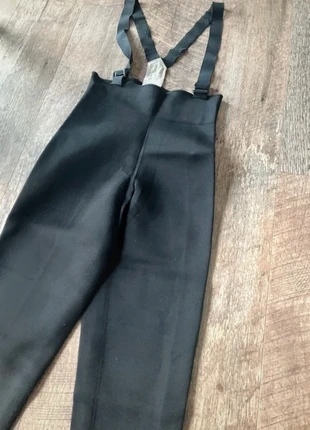 Pantalon de ski noir à bretelles / Excellent état – Sports d’hiver - S/M, marca: Sports, estado: Muito bom, tamanho: M / 38 / 10, €15.00, €16.45 inclui Proteção do Comprador