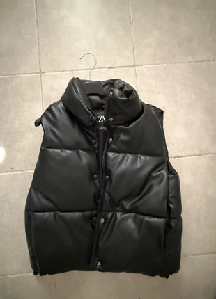 Veste sans manches en cuir Zara, marque: Zara, état: Très bon état, taille: S / 36 / 8, 10,00 €, 11,20 € Protection acheteurs incluse