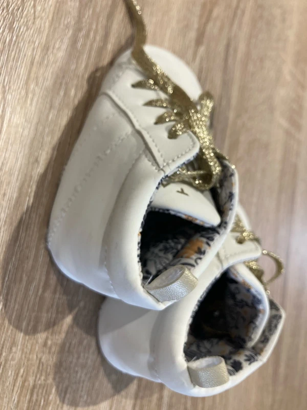 Chaussure blanche type baskets - photo numéro 4