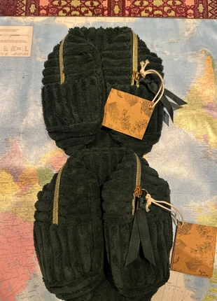 Lot de 2 trousses de toilette / à maquillage en velours, marque: Yves Rocher, état: Neuf avec étiquette, 3,00 €, 3,85 € Protection acheteurs incluse