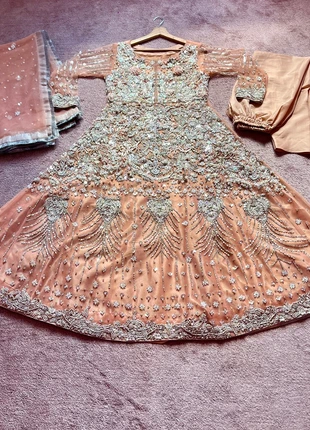 Robe De Mariage / Robe De Fête ( Taille M / L ), marque: Designers, état: Très bon état, taille: M / 38 / 10, 200,00 €, 210,70 € Protection acheteurs incluse