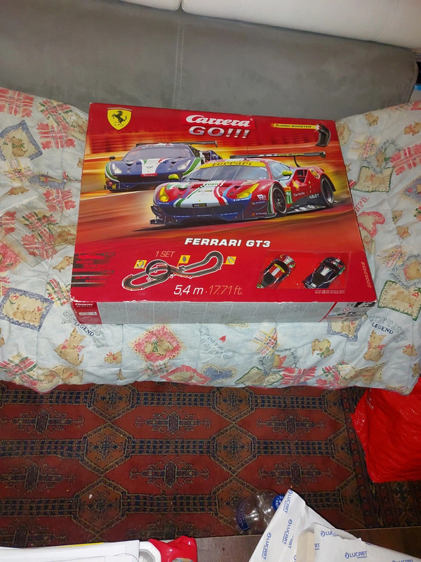 Jouet circuit Ferrari GT3 de marque carrera